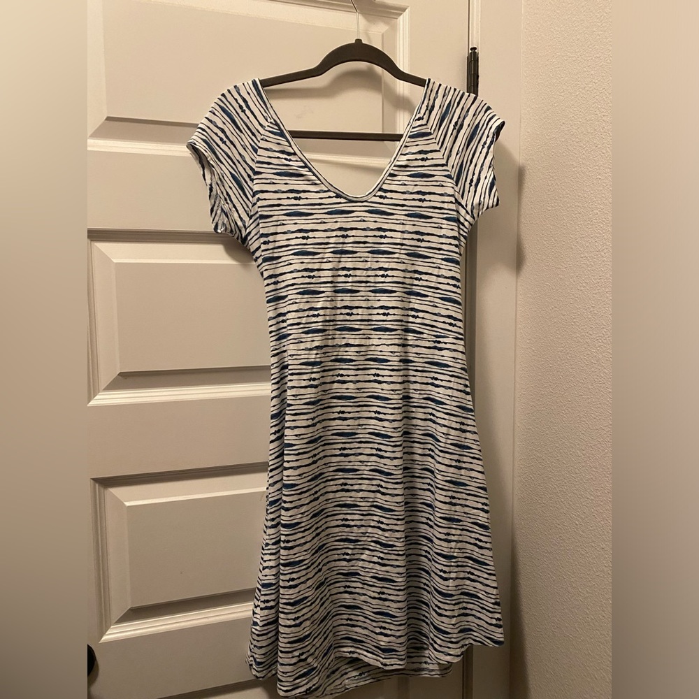 Striped V-Neck Short Sleeve Swing Dress - White & Navy